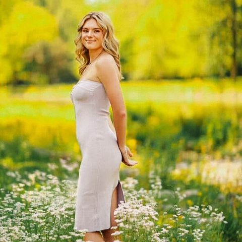 future resident friday!!! 
meet your future neighbor Abi 🌸💐🥥💖

“My name is Abi Hoover, and I’m going to be a sophomore majoring in nursing! I’m involved in multiple HHS and nursing clubs here at Purdue. I love going to the gym and spending time with my friends and dog! Super excited to meet everyone and start living at EVER!” 

we can’t wait to meet you Abi!💌