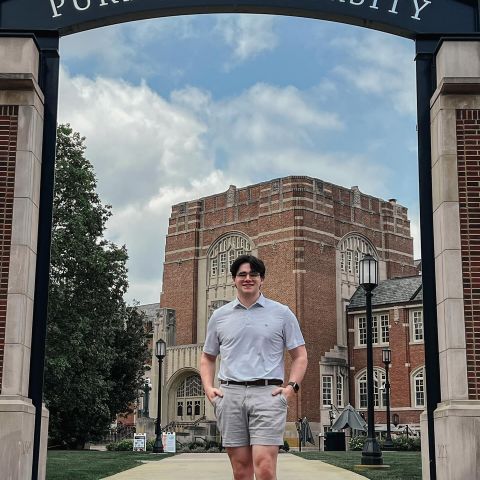 Meet the team Monday:
Max is one of the many stellar interns on the EVER team that will be assisting residents at move-in day and beyond💪

“My name is Max and I’m going to be a Junior at Purdue studying Integrated Business and Engineering & Quantitative Business Economics. On campus I’m involved with Alpha Kappa Psi and Purdue Space Program where I have made many friends. Some of my hobbies include lifting, traveling, watching basketball, and spending time with friends. Looking forward to the start of the year with EVER!”

#meettheteam #everwestlafayette