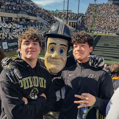 #futureresidentfriday 
Meet your future neighbor, Will ✈️🏈
.
“hi my name is Will and i’ll be living at EVER next year!

im from long island, new york and i’m a sophomore in professional flight and finance. i like to spend time with friends, play tennis, stay active, fun nights out, and a bunch more. I chose EVER because of its awesome amenities and proximity to my classes. i’m excited to live at EVER and meet everyone!”

Looking forward to seeing you around the building!