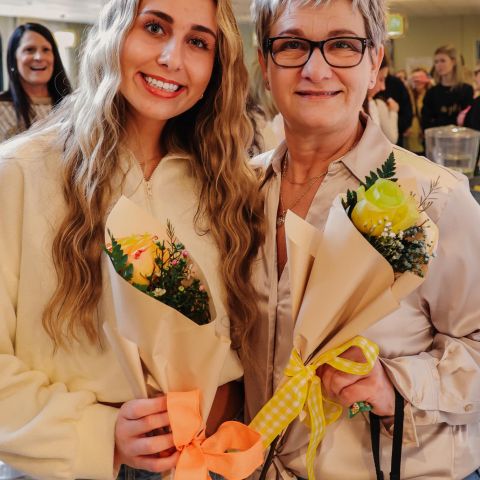 "A mother is a flower in life's garden"

Thank you @purduealphaphi for letting us join your Mom's Day this weekend. 

Flowers by @farmhouseblume