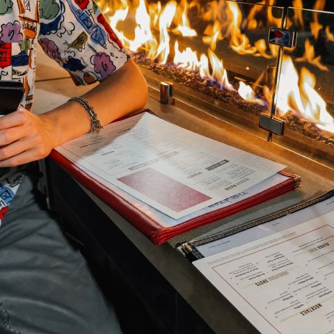 ¡Es hora de volver a la carga! Ven a vernos este jueves a @thetapbeer para participar en el concurso de preguntas y respuestas en el local de West Lafayette, donde hemos aumentado los premios para los ganadores🔥 ¡Busca a VERVE OR EVER y te invitaremos a un mojito!