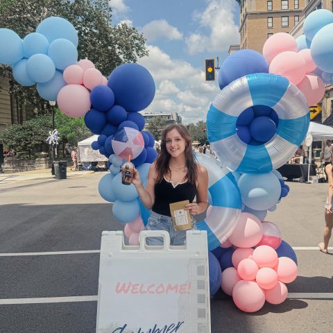 your weekly dose of sunshine local goodness at Summer on the Square! 💐🌞⛱️
t-43 days until EVER move in! 🏡

#SummerontheSquare #community #EVERwestlafayette #supportlocal